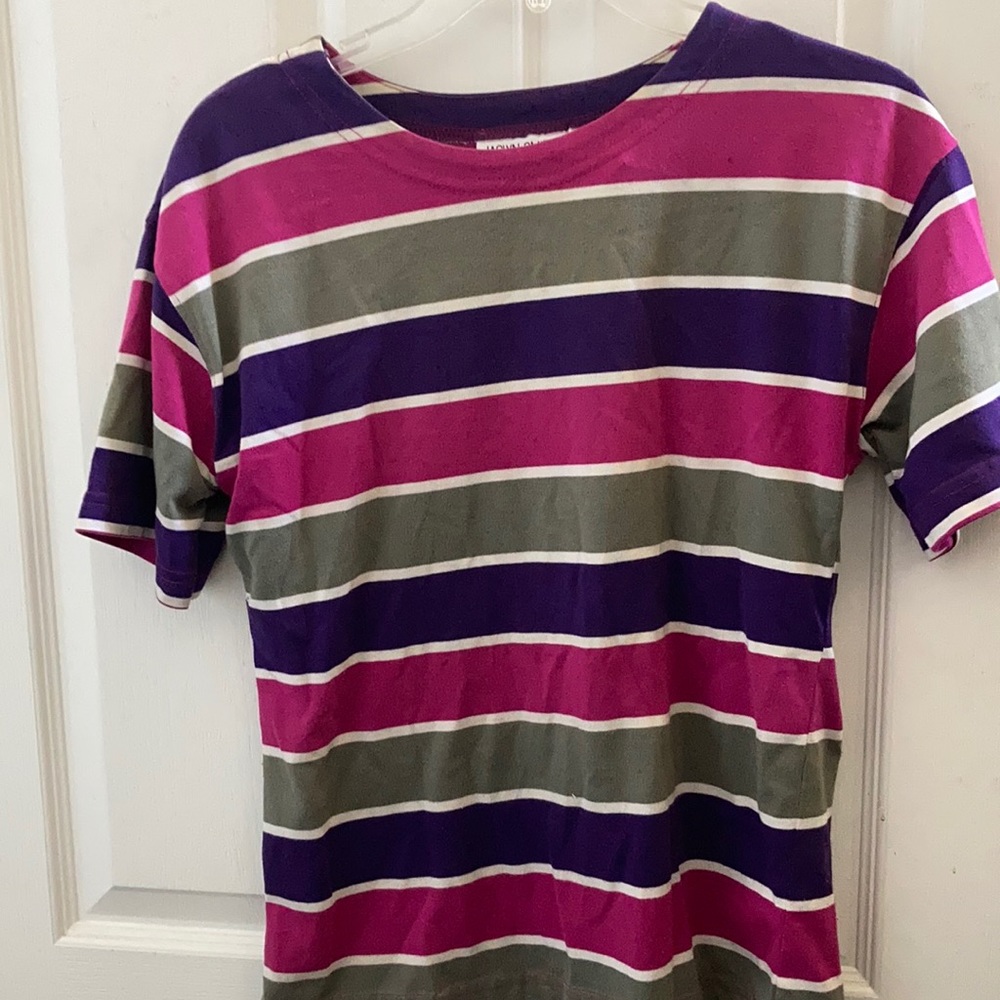 FINAL MARKDOWN Jaclyn smith sport tee small